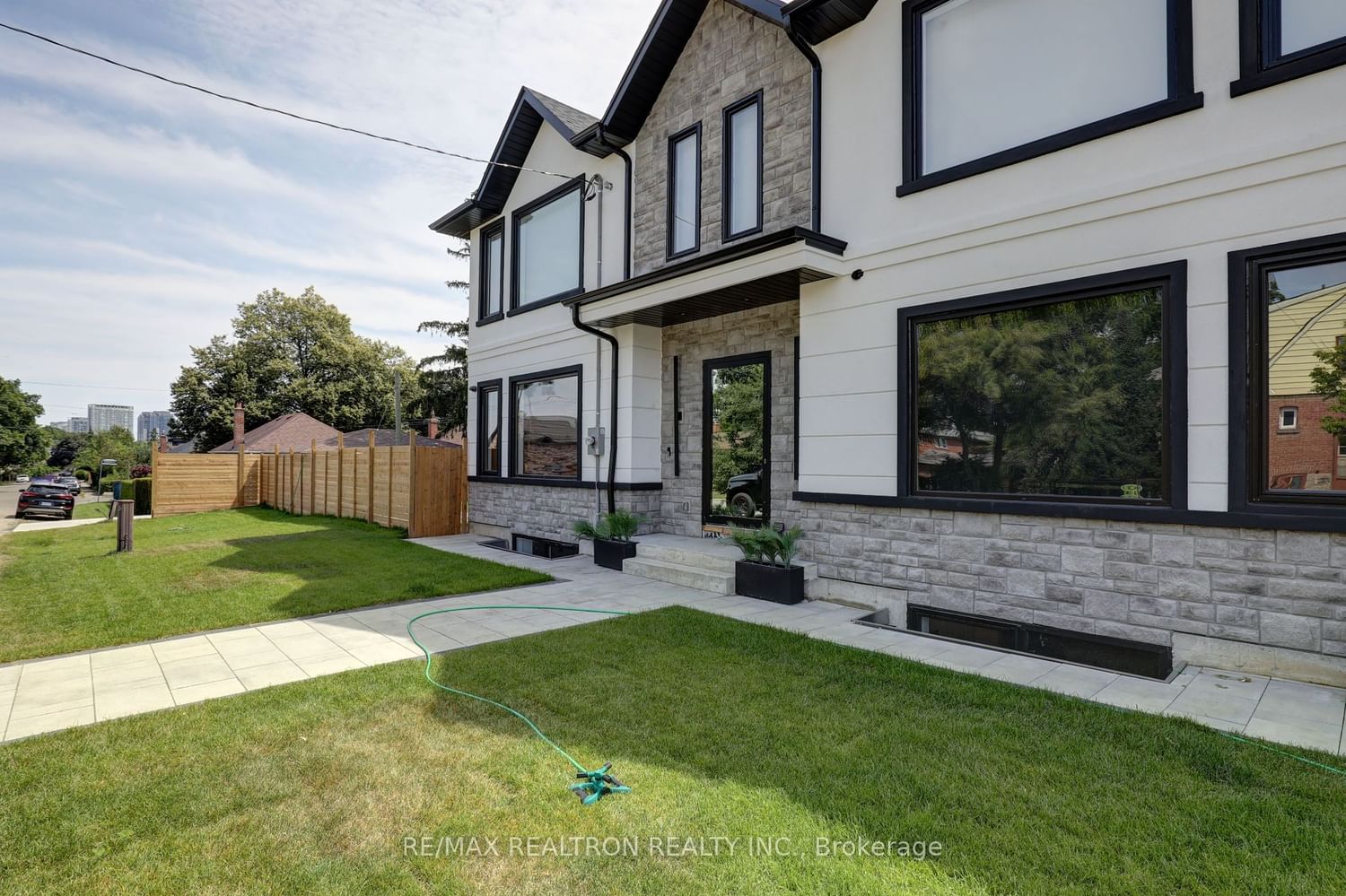 73 Guthrie Ave S for rent in The Queensway | Sunnylea - image #2
