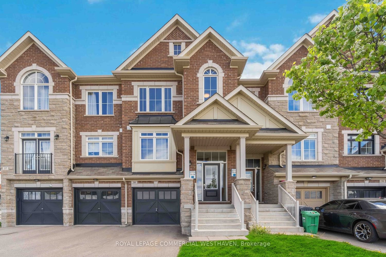 35 Rockman Cres for sale in Mount Pleasant Village - image #2