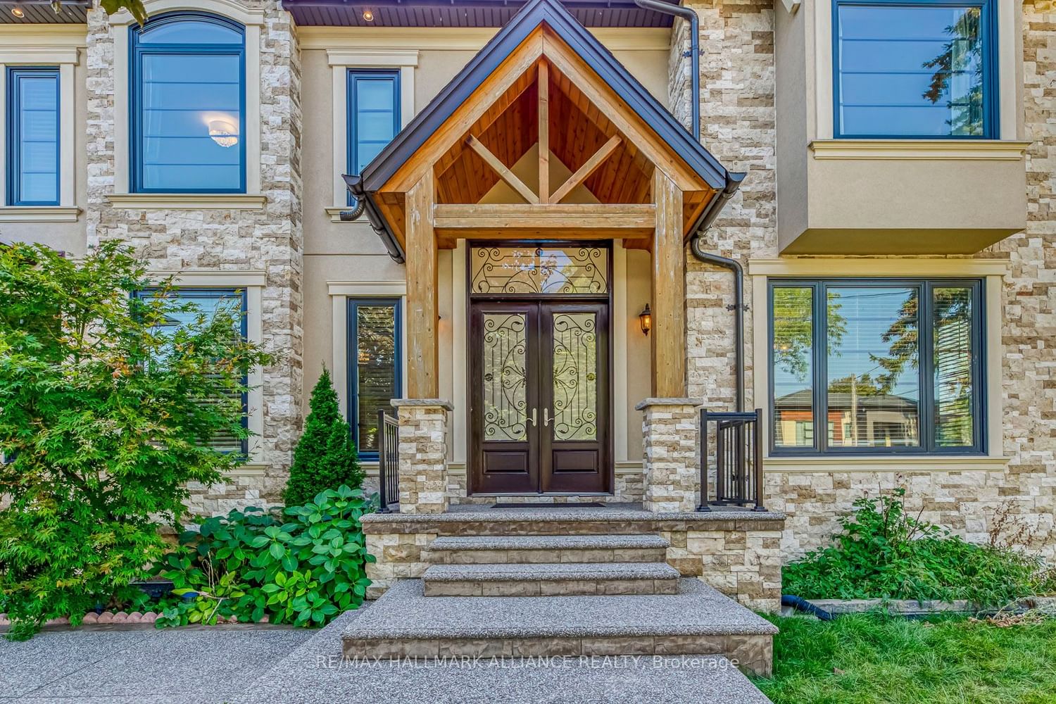 234 Weldon Ave for rent in Downtown Oakville - image #2