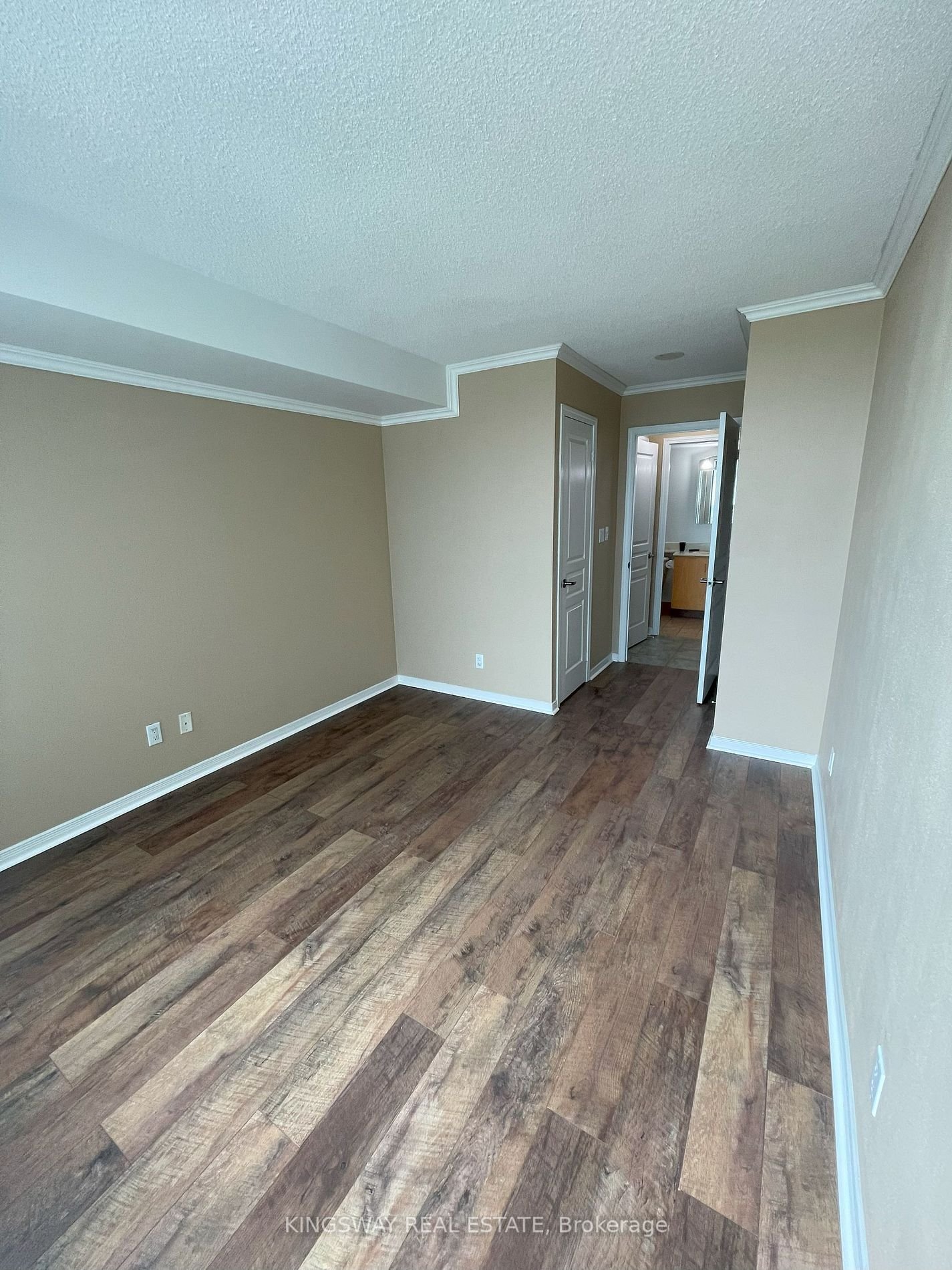 4879 Kimbermount Ave, unit 505 for rent - image #5