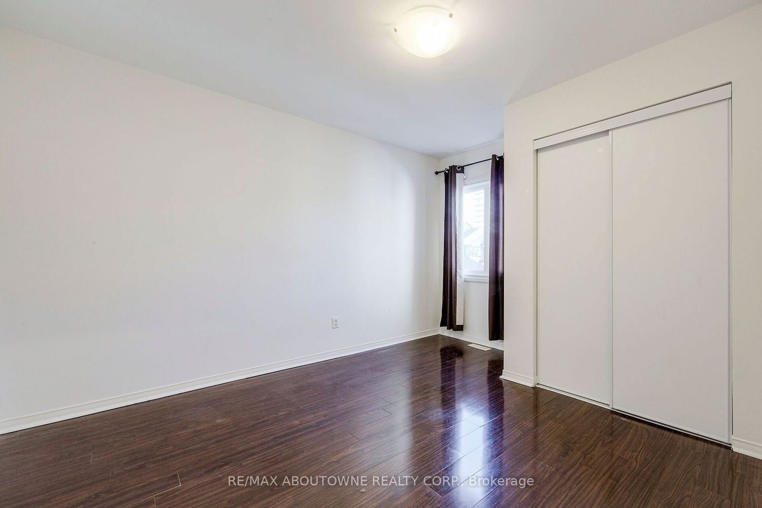 2275 Credit Valley Rd, unit 114 for rent - image #17