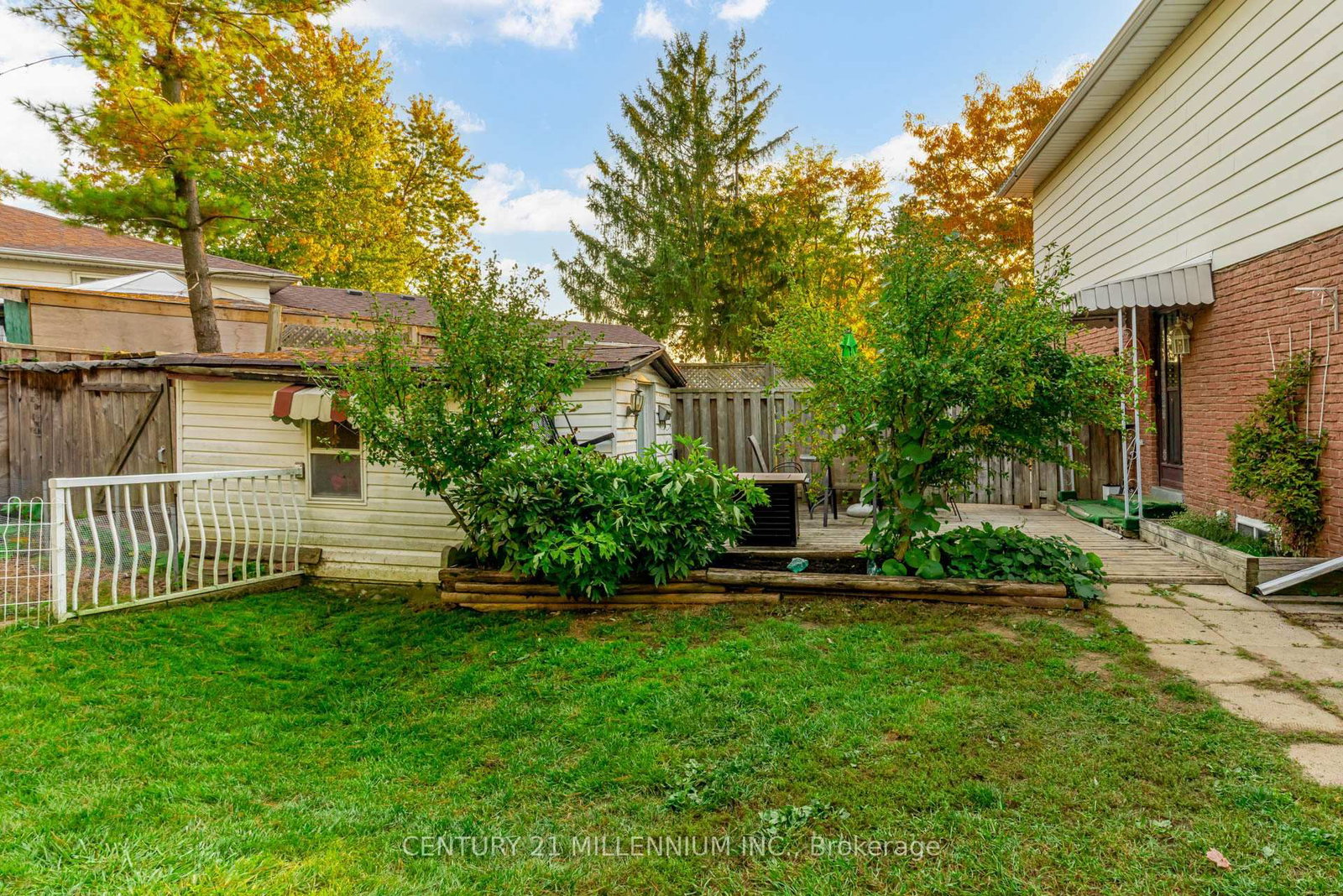 20 Manderley Pl E 4 Beds 2 Baths