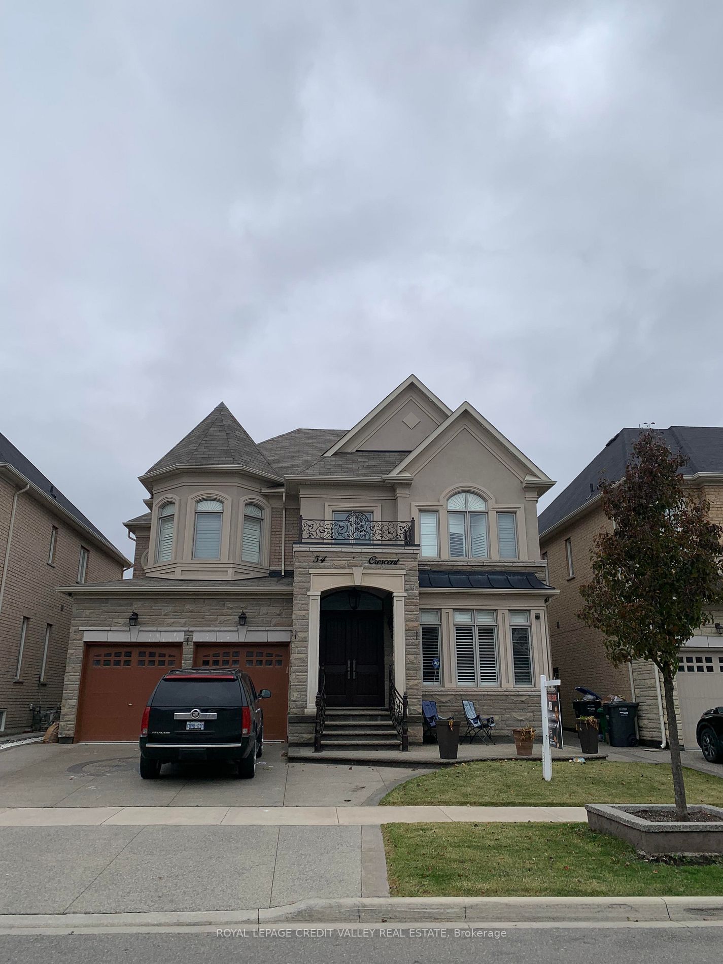 54 Adrian Cres | 2 Beds | 1 Bath
