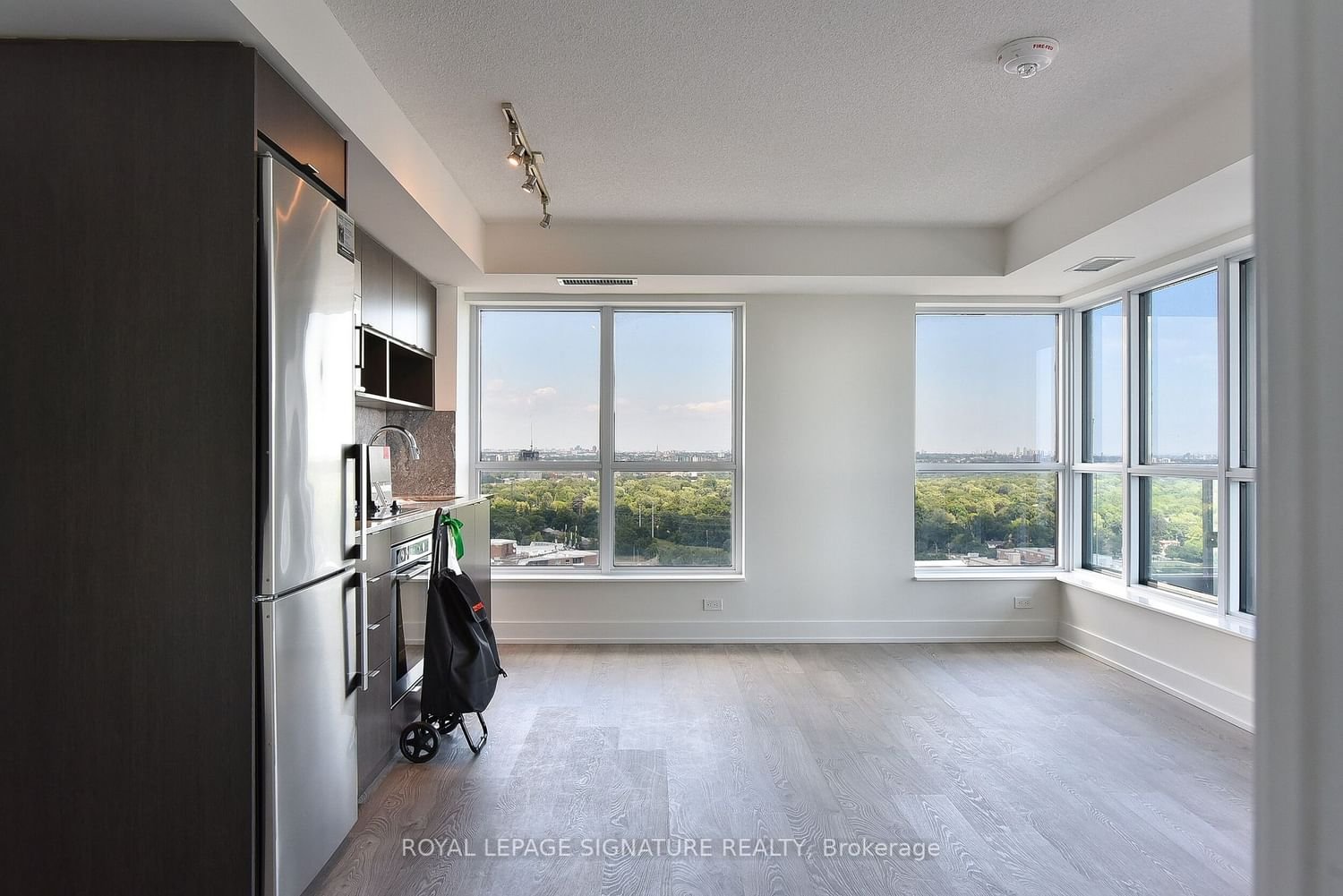 7 Mabelle Ave, unit 2308 for sale - image #8