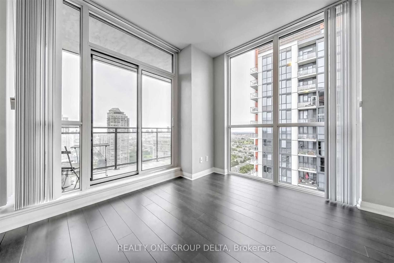 55 Eglinton Ave W, unit 2304 for rent