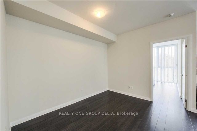 55 Eglinton Ave W, unit 2304 for rent