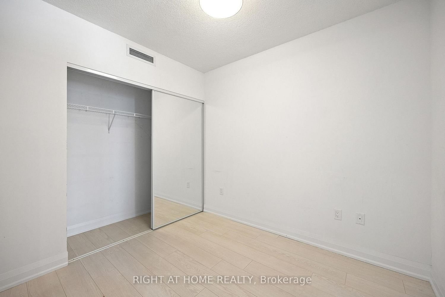 26 Gibbs Rd W, unit 535 for rent - image #12