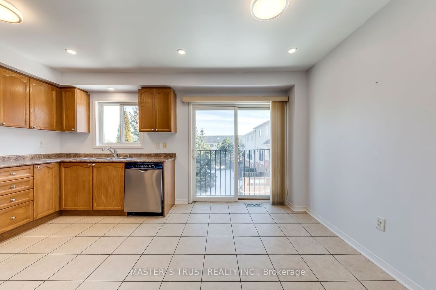 4950 Albina Way, unit 65 for rent - image #14
