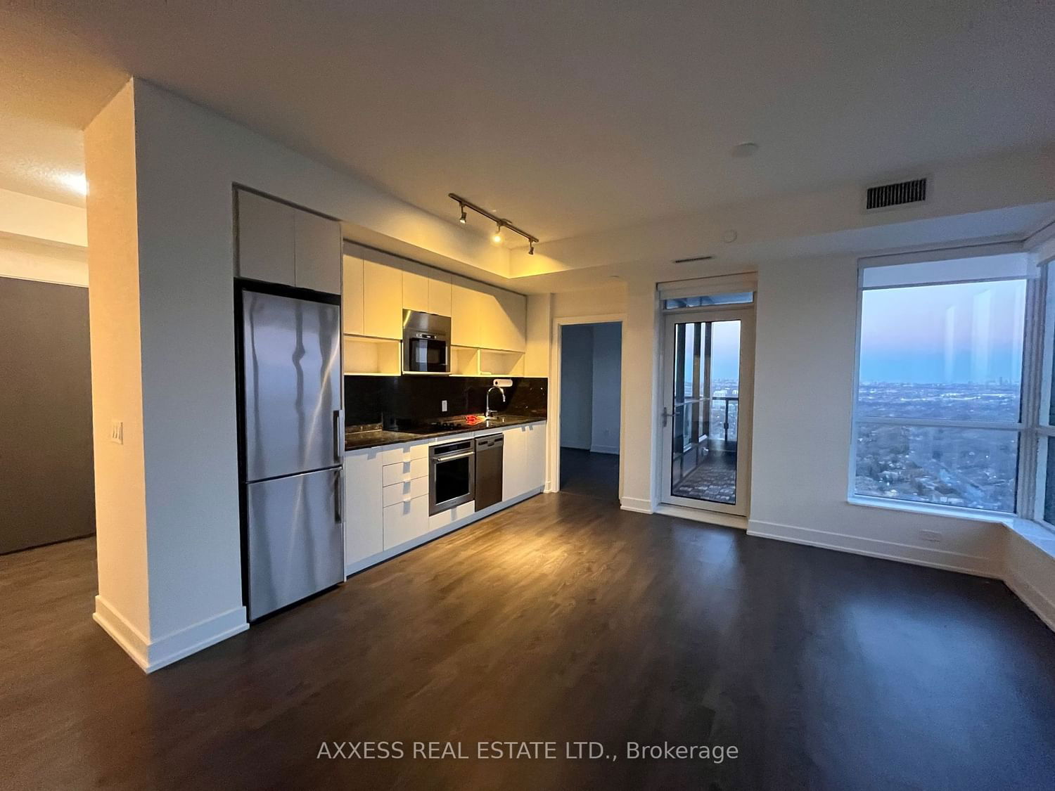 7 Mabelle Ave, unit 4308 for rent - image #3