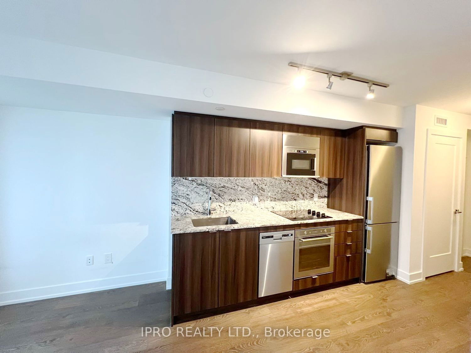 5 Mabelle Ave, unit 2131 for rent - image #9
