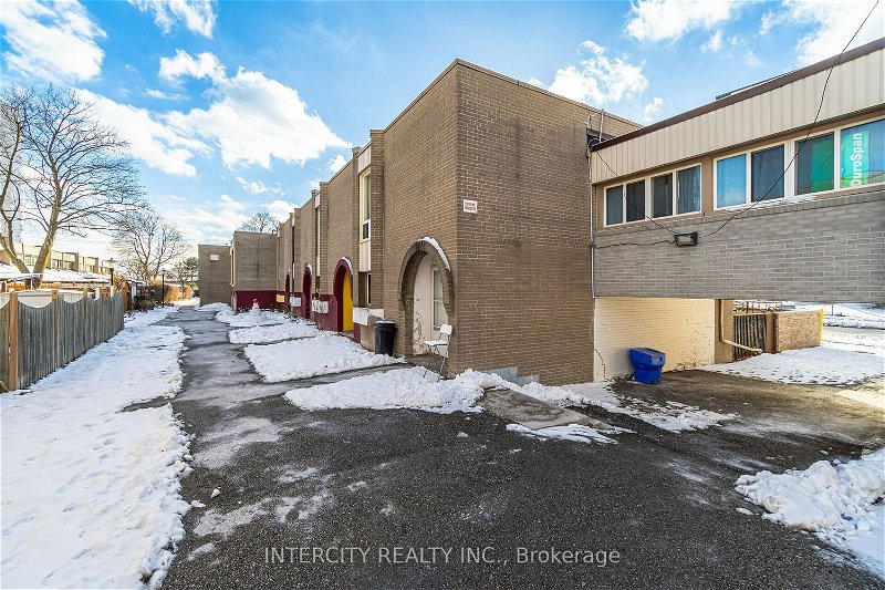61 Driftwood Ave, unit 7 for sale - image #1