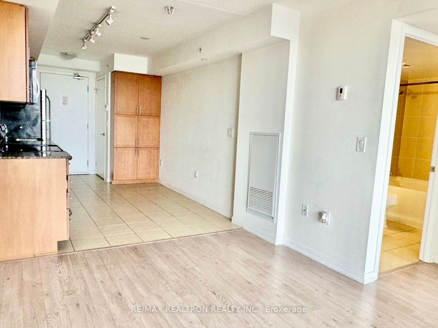 800 Lawrence Ave W, unit 1021 for rent - image #6