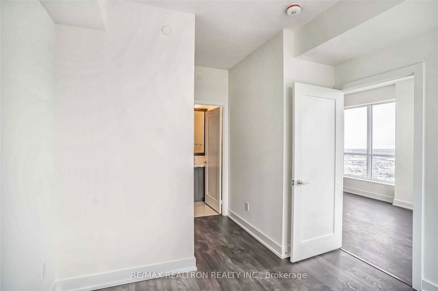 7 Mabelle Ave, unit 4202 for rent - image #4