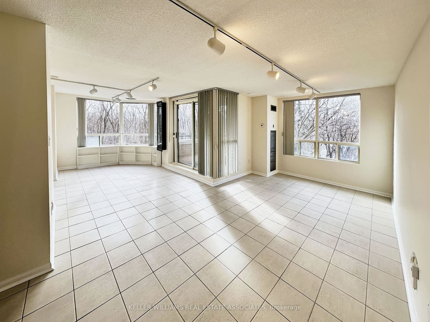 3 Hickory Tree Rd, unit 103N for sale - image #1