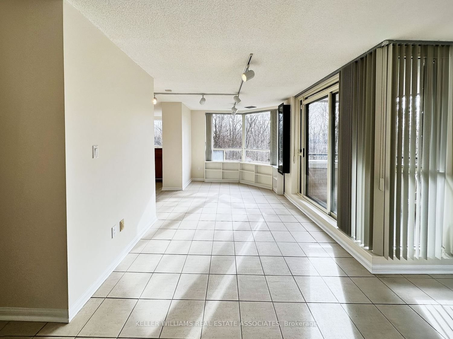 3 Hickory Tree Rd, unit 103N for sale - image #3