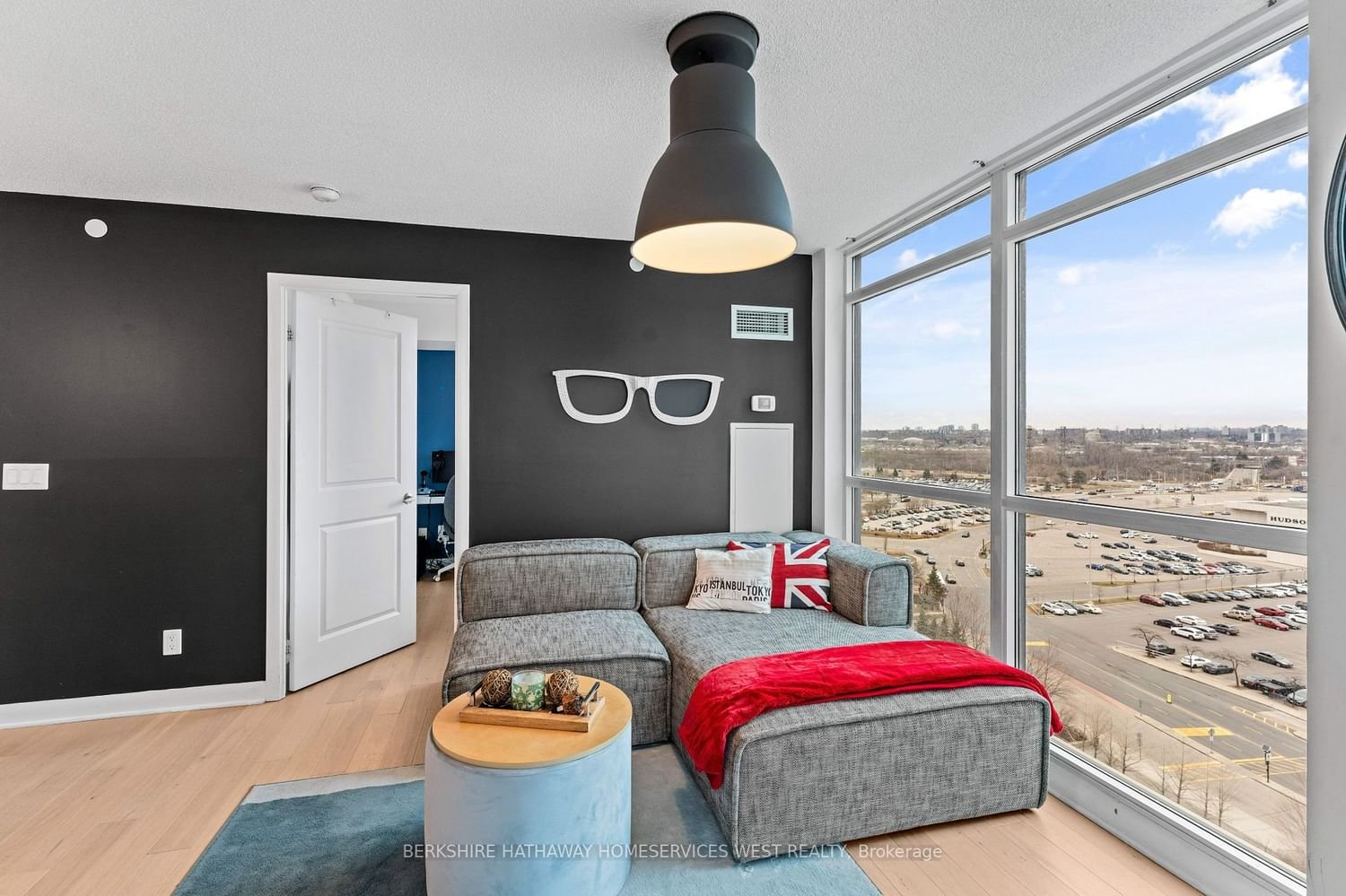215 Sherway Gardens Rd, unit 1410 for sale - image #2