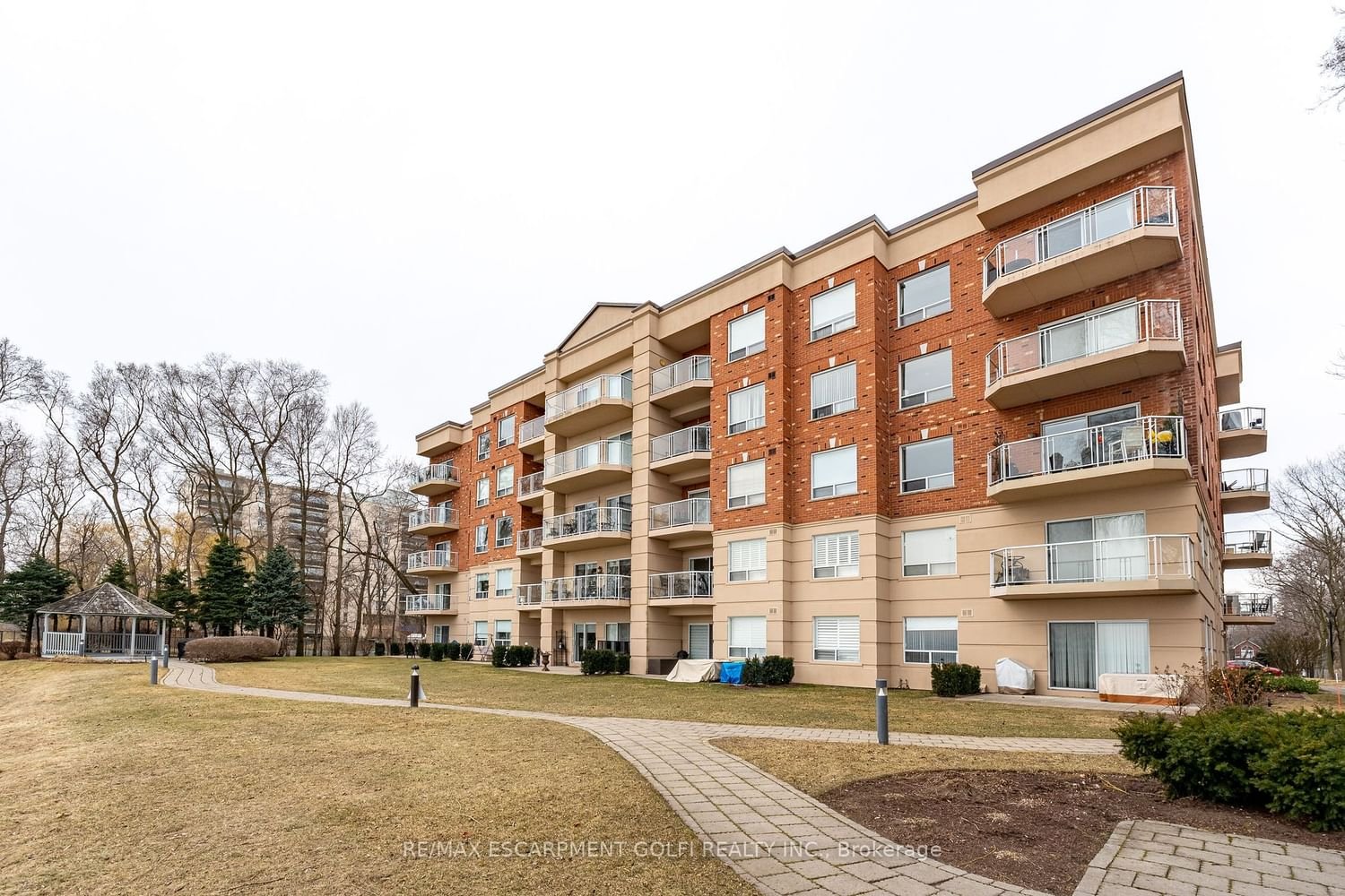 5188 Lakeshore Rd, unit 104 for rent - image #2