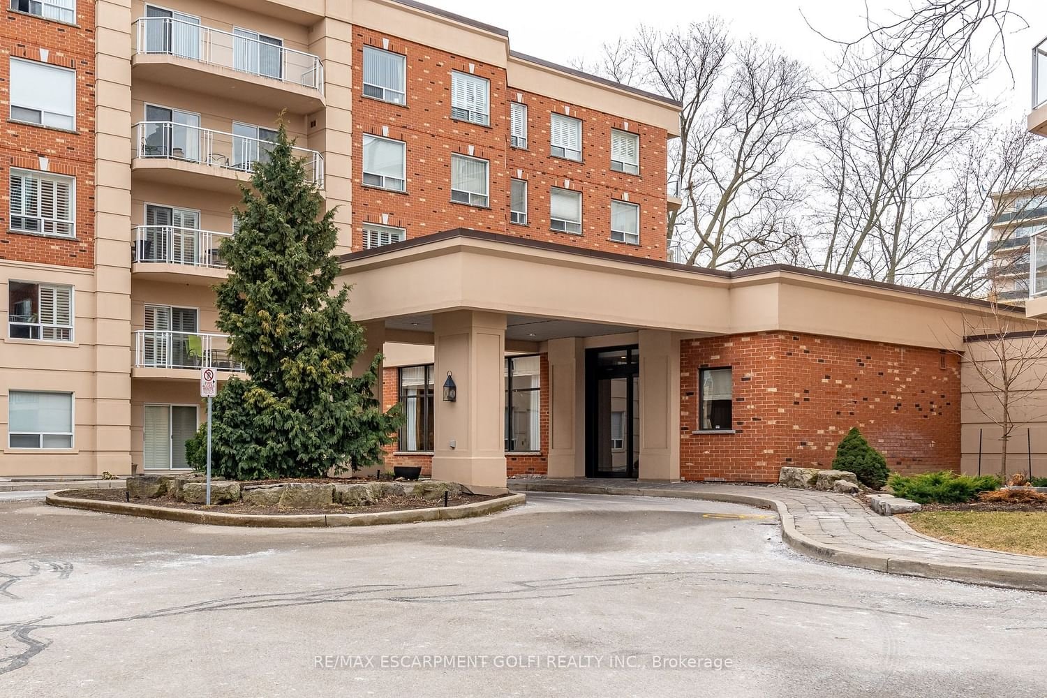 5188 Lakeshore Rd, unit 104 for rent - image #4