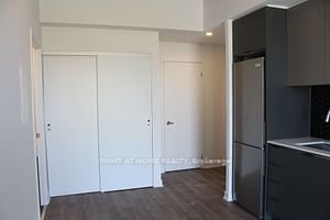 57 Brock Ave, unit 604 for rent - image #12
