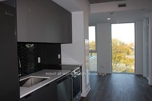 57 Brock Ave, unit 604 for rent - image #5