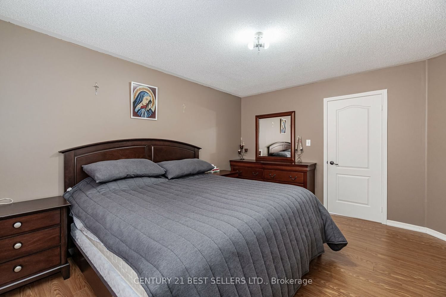 4 Beresford Cres for sale 