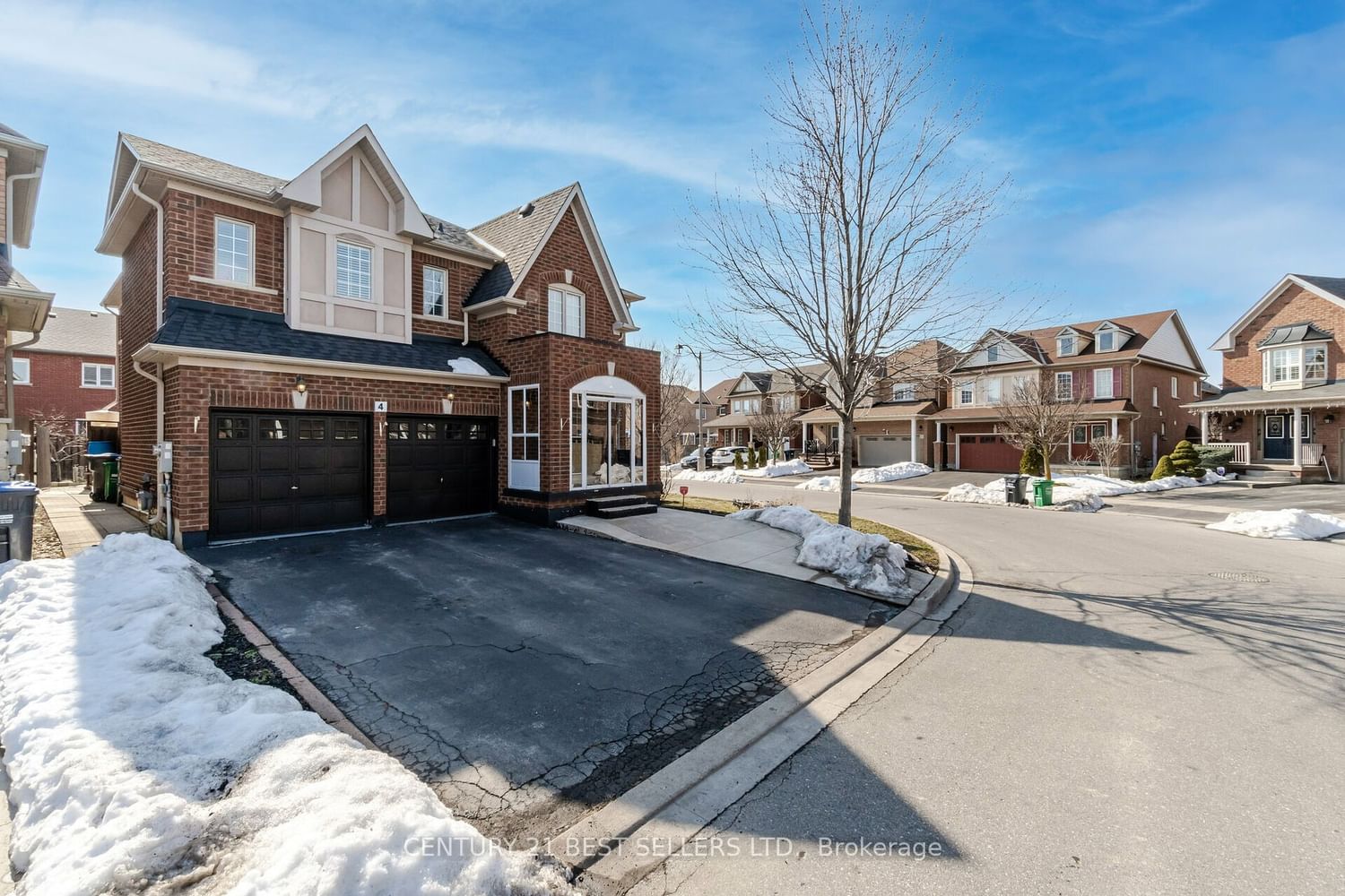 4 Beresford Cres for sale 