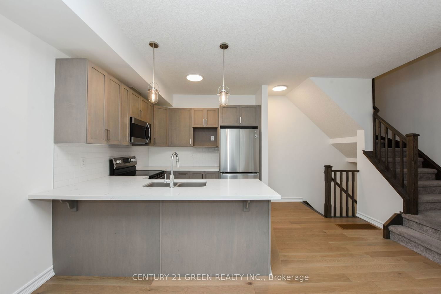 445 Ontario St S, unit 102 for sale - image #12