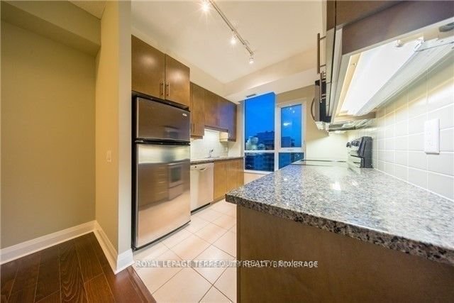 1 Hurontario St, unit 1607 for rent - image #3