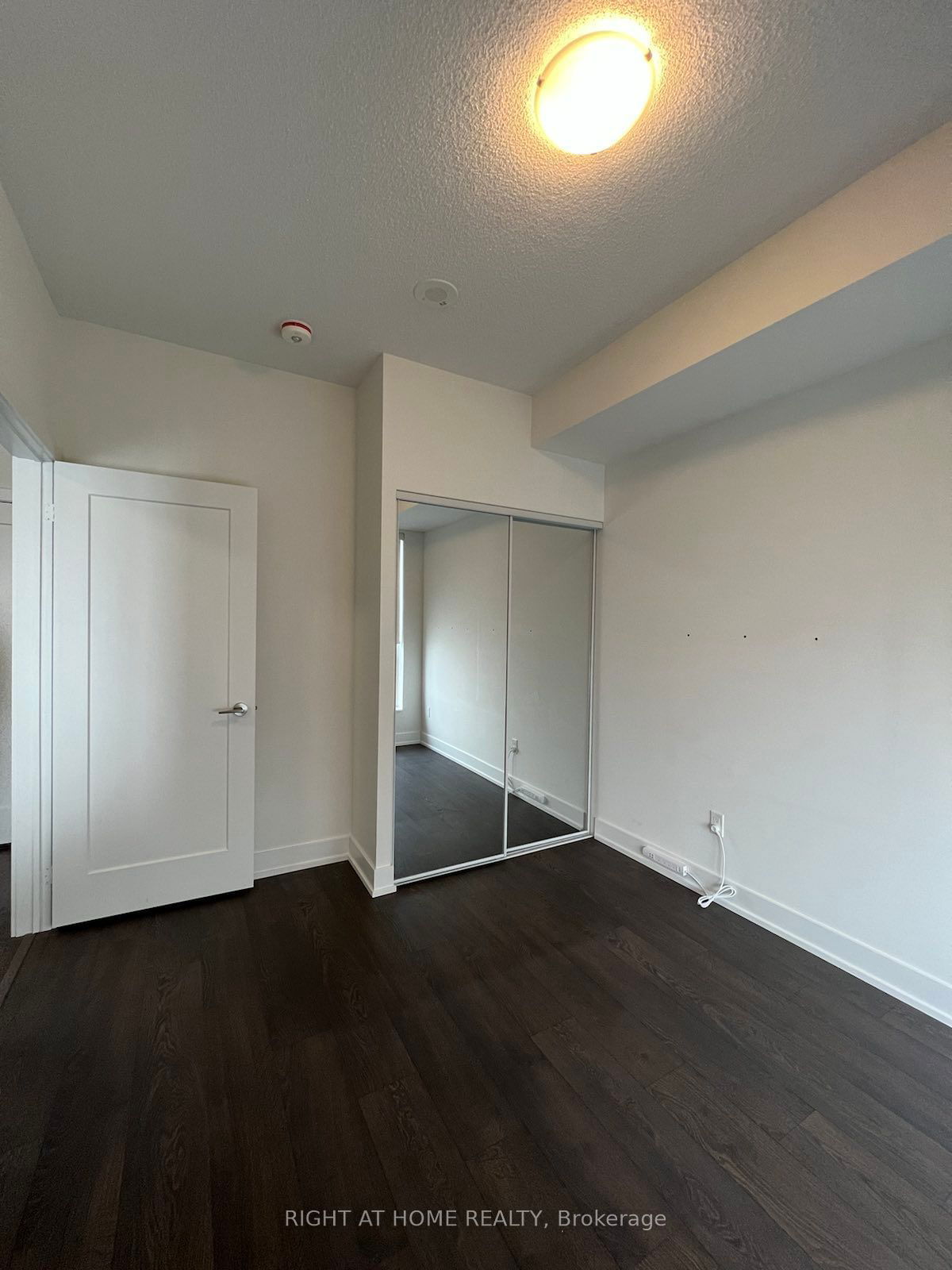 7 Mabelle Ave, unit 3605 for rent - image #4