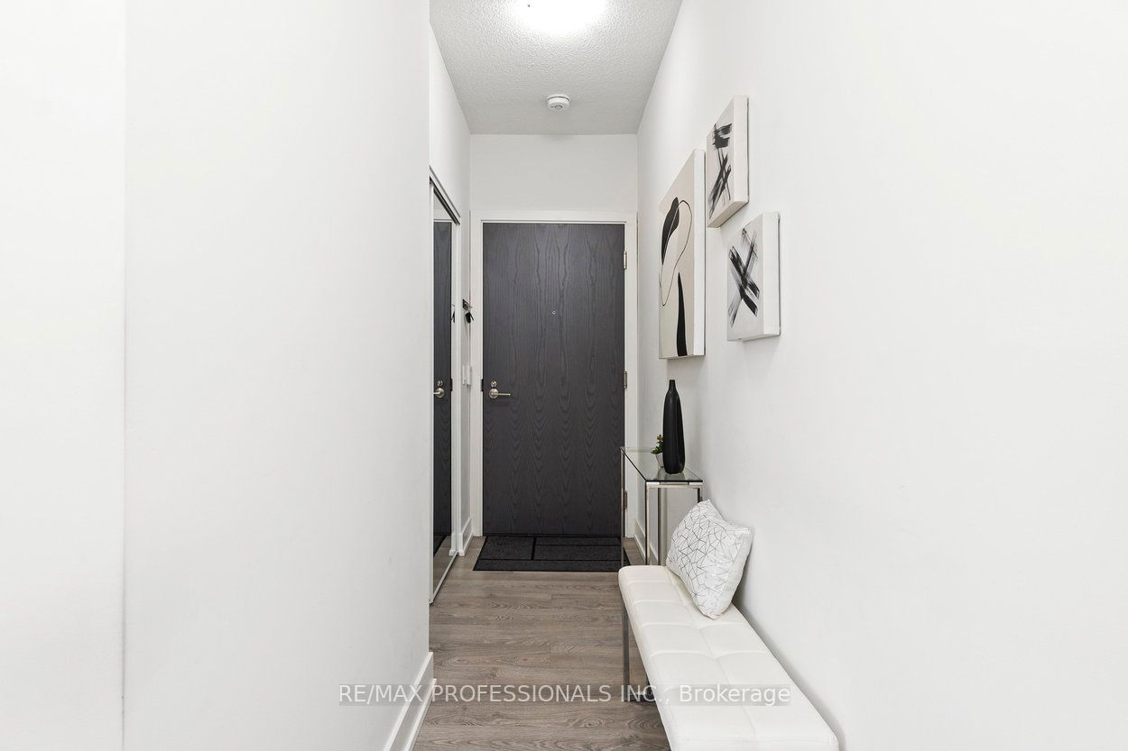 7 Mabelle Ave, unit 2202 for sale - image #4
