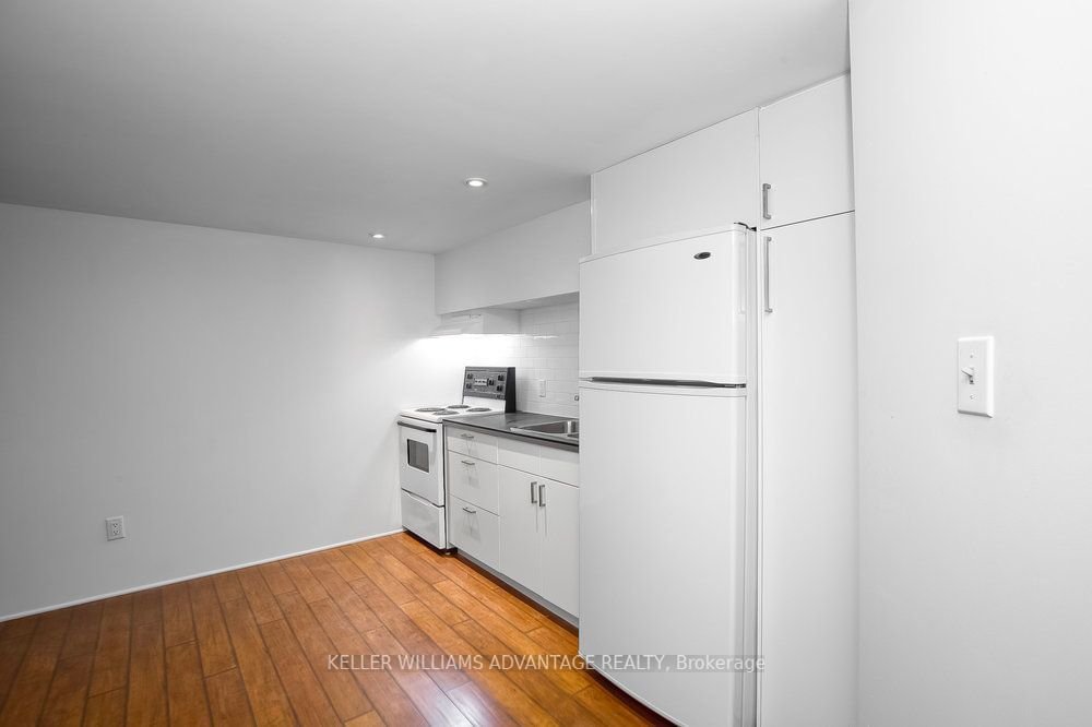 325 Perth Ave, unit lower for rent - image #12