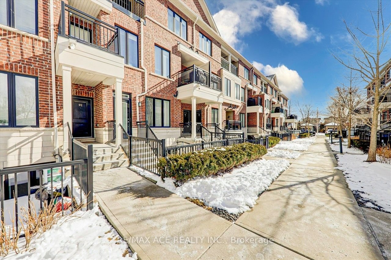 30 Carnation Ave, unit Th92 for sale - image #4
