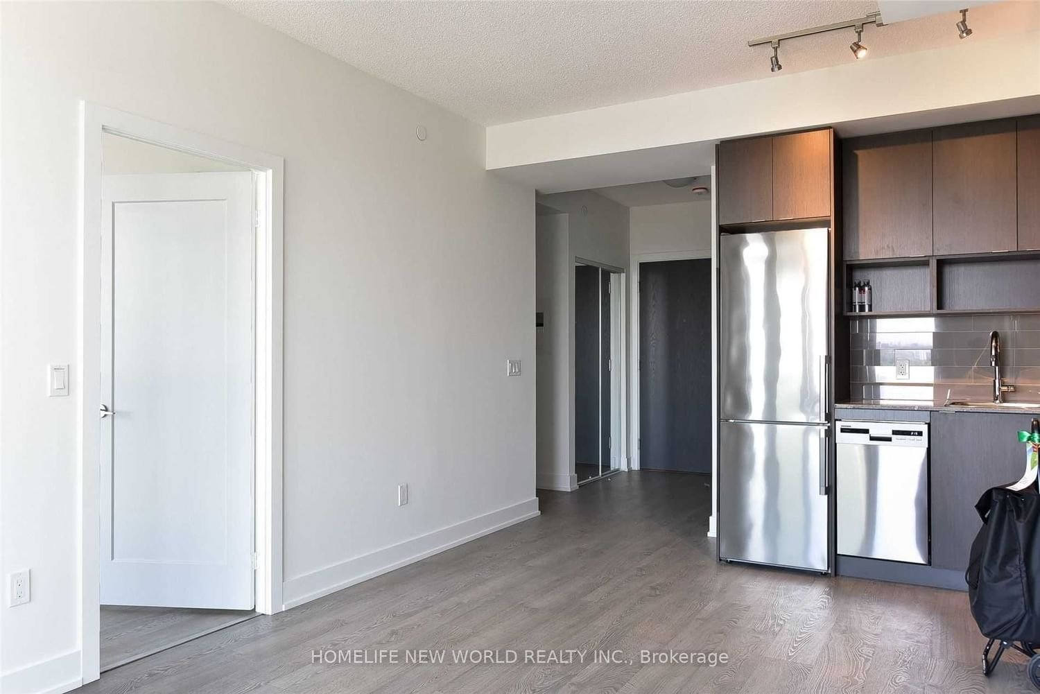 7 Mabelle Ave, unit 3707 for rent - image #8