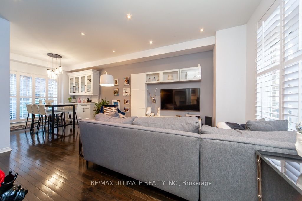 107 The Queensway, unit Th116 for sale - image #4