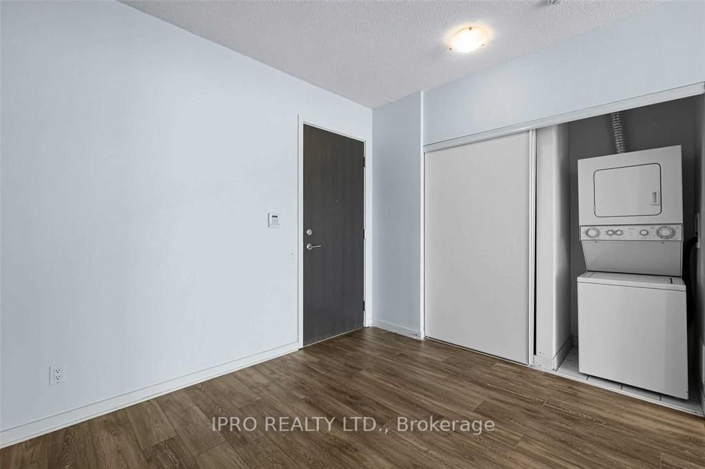105 The Queensway Ave, unit 2004 for rent - image #2