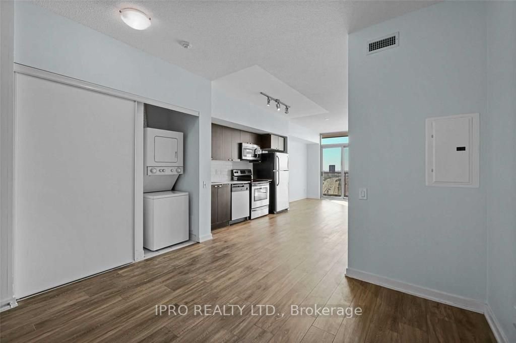 105 The Queensway Ave, unit 2004 for rent - image #5