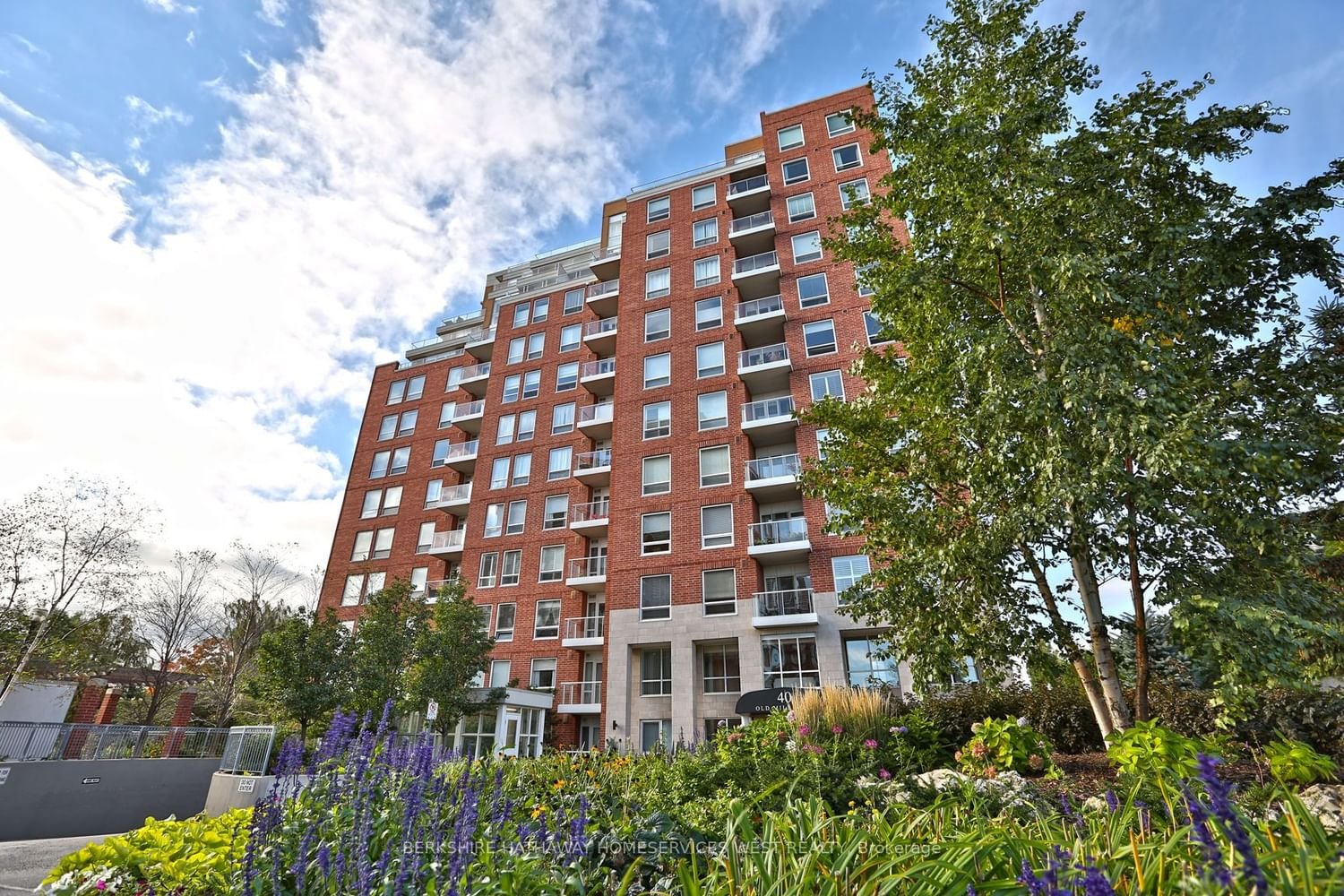 40 Old Mill Rd, unit 403 for sale - image #1
