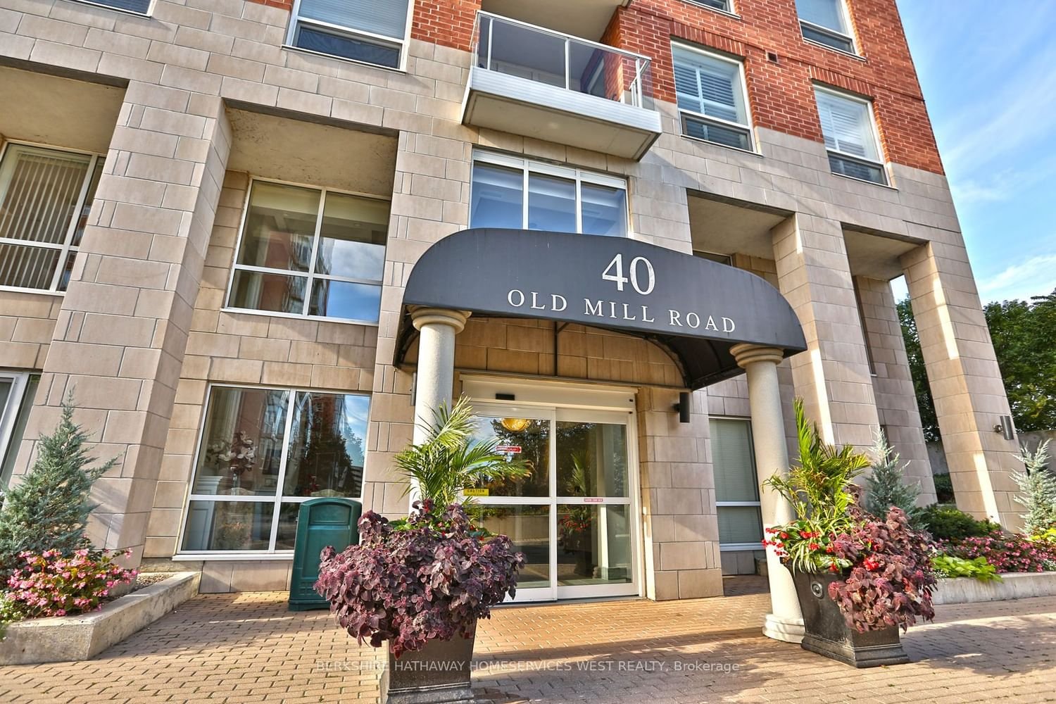 40 Old Mill Rd, unit 403 for sale - image #3