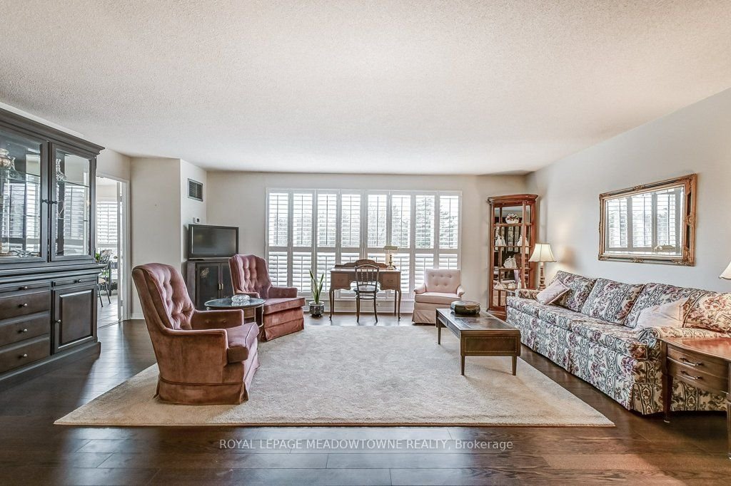 1700 The Collegeway, unit 301 for sale - image #10