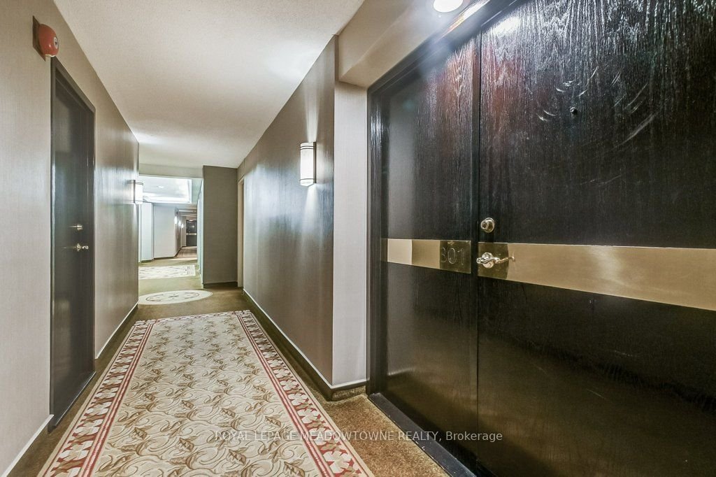 1700 The Collegeway, unit 301 for sale - image #5