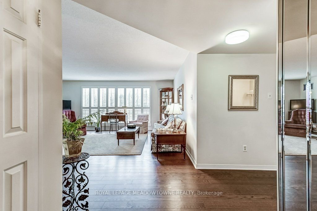 1700 The Collegeway, unit 301 for sale - image #8