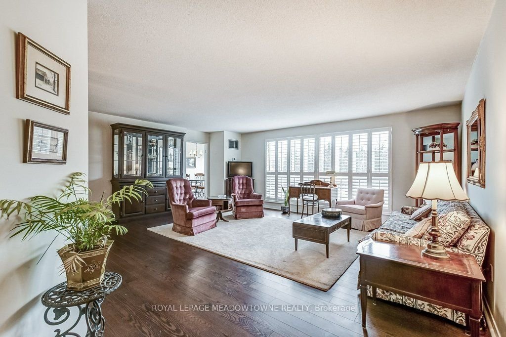 1700 The Collegeway, unit 301 for sale - image #9