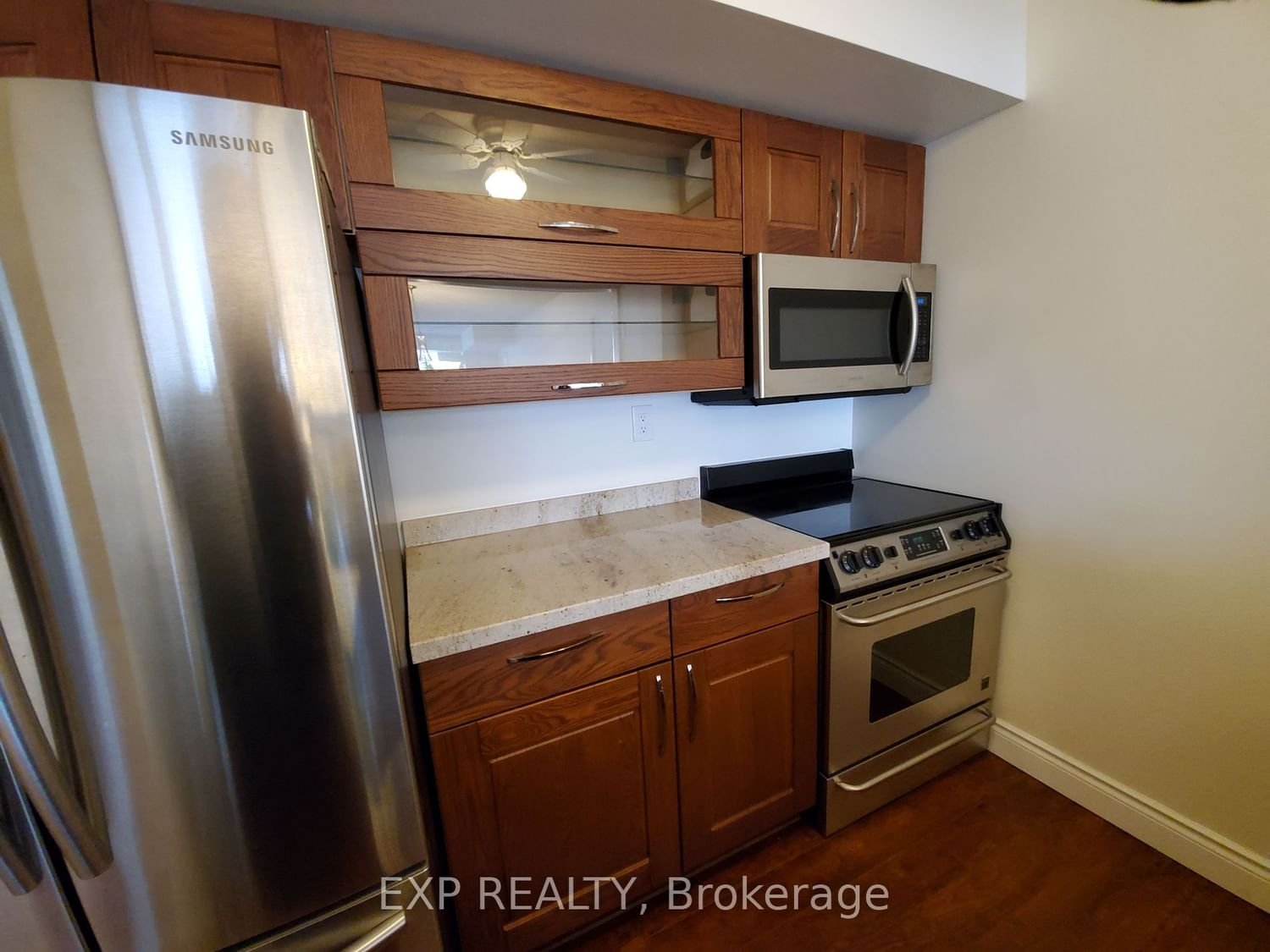 185 Robinson St, unit 309 for rent - image #4