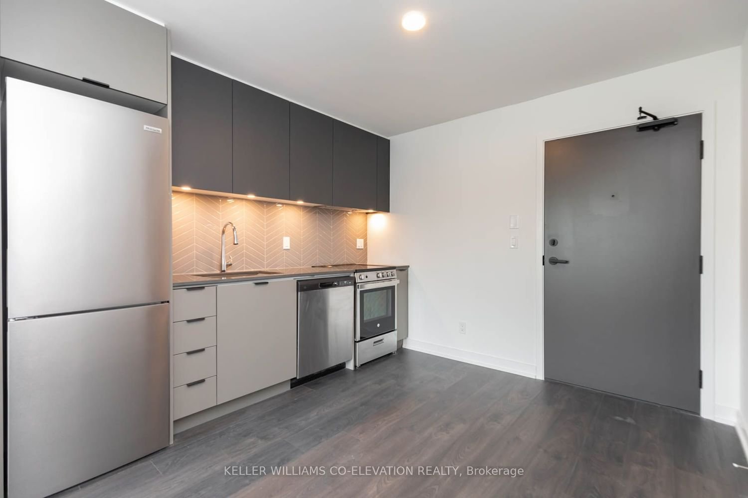 57 Brock Ave, unit 403 for rent - image #6
