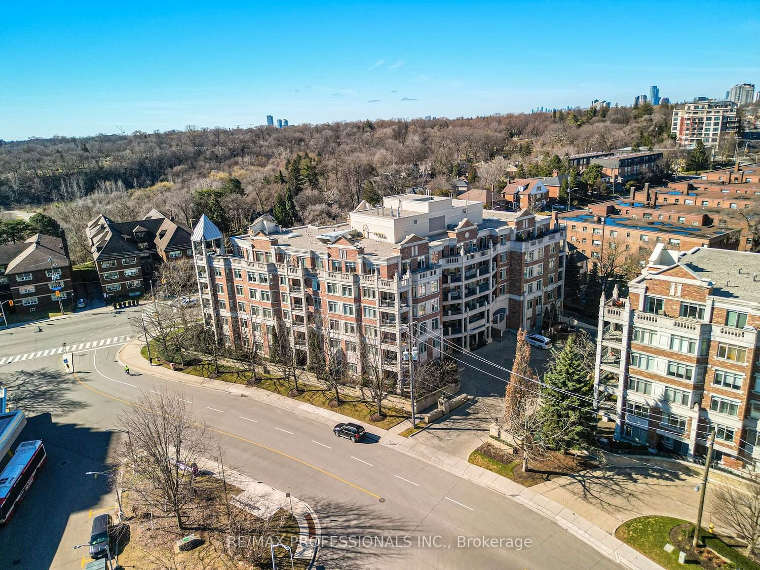 10 Old Mill Tr, unit 107 for sale - image #2