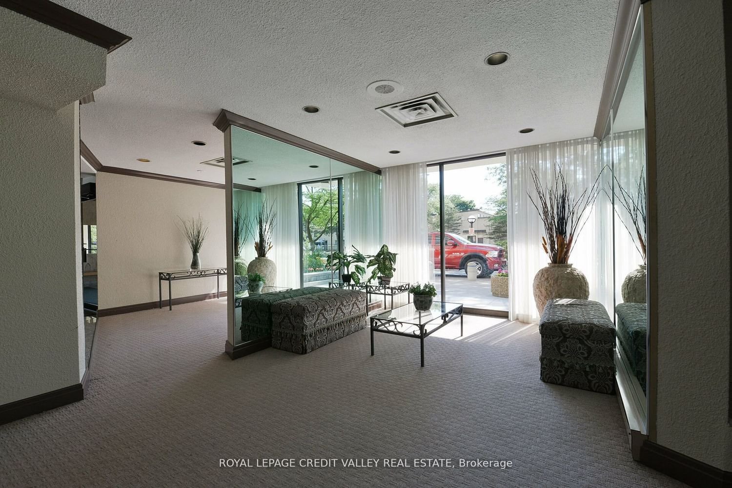 511 The West Mall, unit 204 for sale - image #3