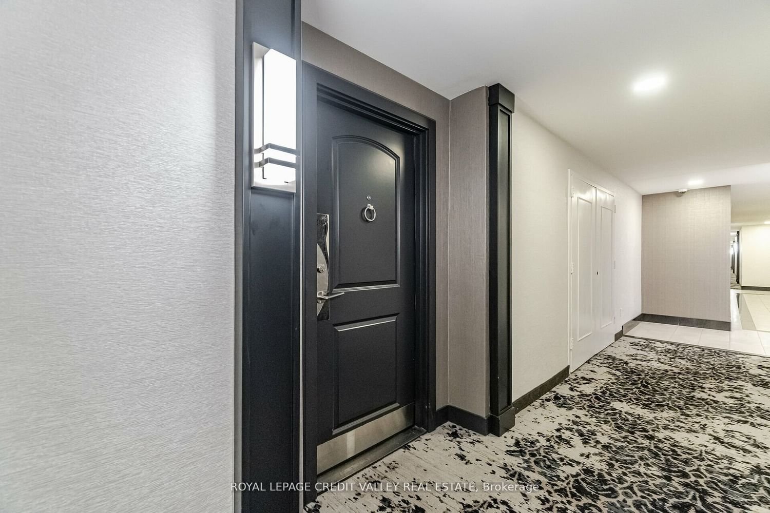 511 The West Mall, unit 204 for sale - image #5