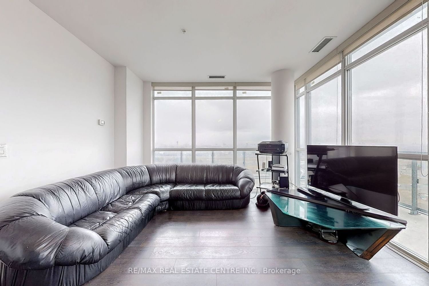 15 James Finlay Way, unit 1126 for sale - image #9