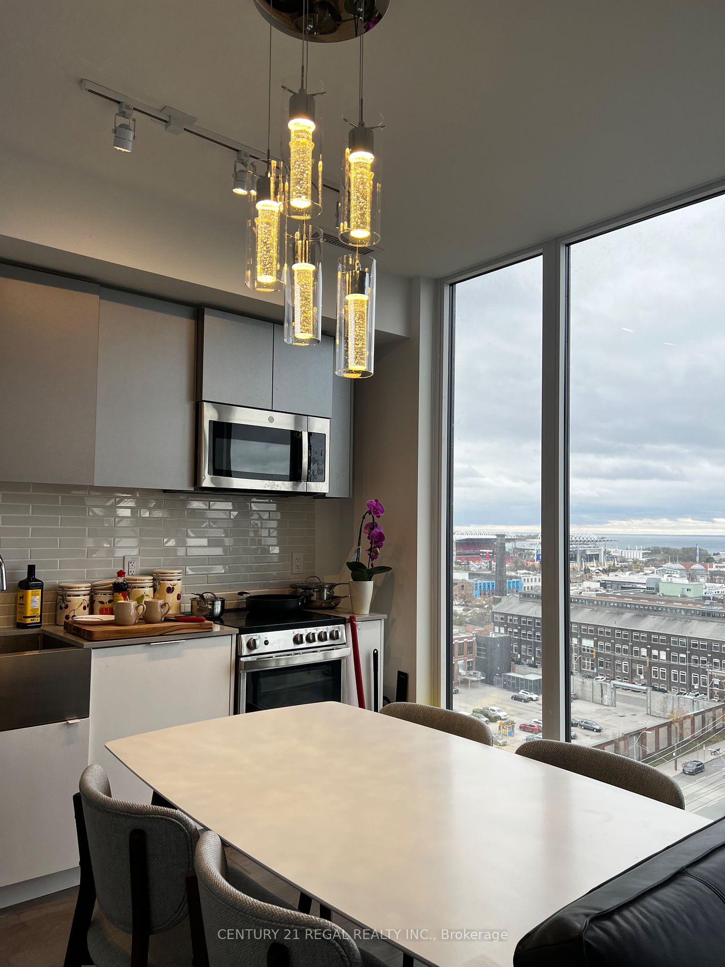 270 Dufferin St, unit 1107 for sale - image #6