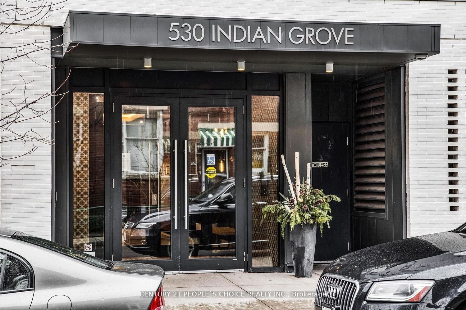 530 Indian Grve, unit 105 for sale - image #2